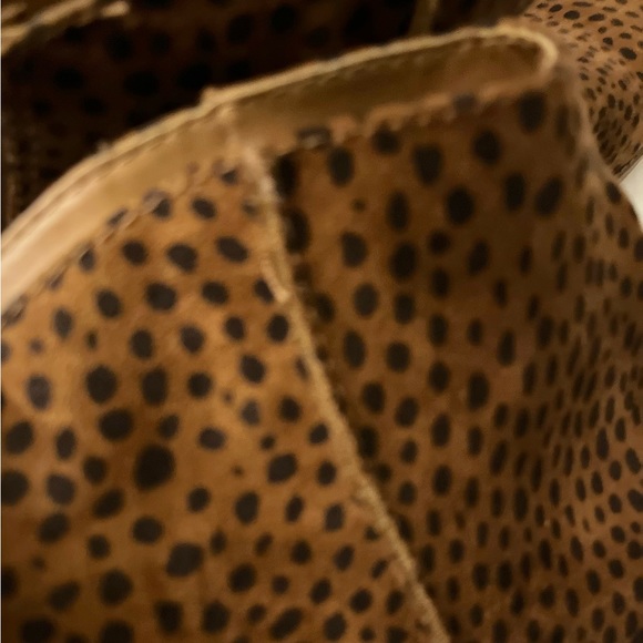 Faux leopard ankle boots in size 9.5. - Picture 5 of 8